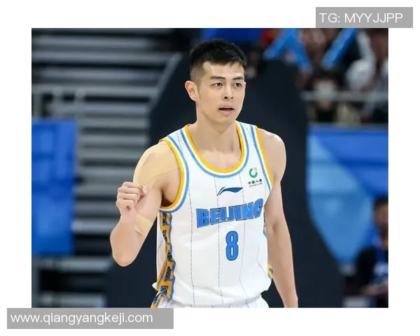 方硕在篮球赛场的崛起与挑战：从新星到球队核心的成长之路