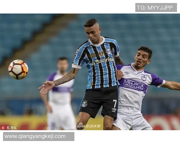 格雷米奥与捍卫者的激战揭示足球魅力与团队精神的完美结合